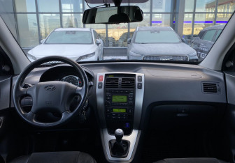 Подержанный автомобиль Hyundai Tucson 2008 года (11 фото)