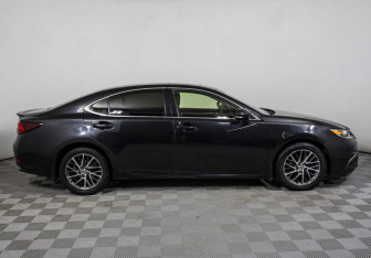Подержанный автомобиль Lexus ES 2015 года (4 фото)