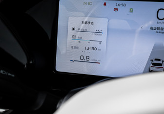 Подержанный автомобиль Geely Monjaro 2023 года (11 фото)