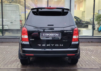 Подержанный автомобиль SsangYong Rexton 2009 года (7 фото)