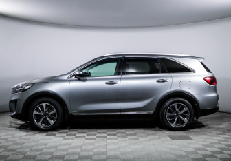 Подержанный автомобиль Kia Sorento 2018 года (8 фото)