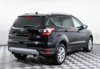 Подержанный автомобиль Ford Kuga 2017 года (3 фото)