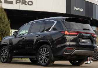 Подержанный автомобиль Lexus LX 2024 года (6 фото)