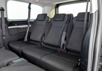 Подержанный автомобиль Peugeot Traveller 2021 года (13 фото)