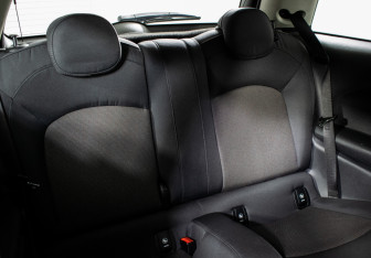 Подержанный автомобиль MINI Hatch 2020 года (9 фото)