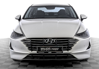Подержанный автомобиль Hyundai Sonata 2021 года (2 фото)