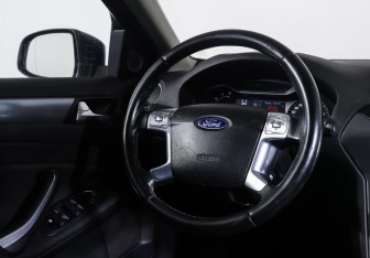 Подержанный автомобиль Ford Mondeo Sedan 2011 года (12 фото)