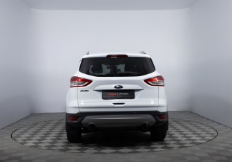 Подержанный автомобиль Ford Kuga 2014 года (6 фото)