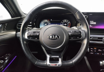 Подержанный автомобиль Kia K5 2021 года (14 фото)