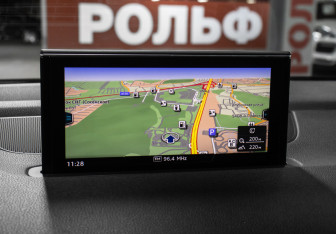 Подержанный автомобиль Audi Q7 2015 года (22 фото)