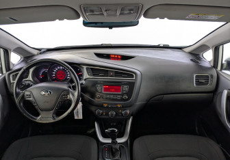 Подержанный автомобиль Kia Ceed Hatchback 2016 года (14 фото)