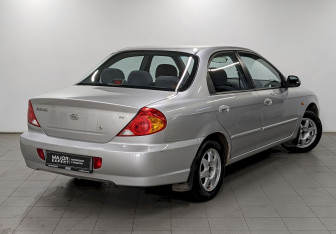 Подержанный автомобиль Kia Spectra Sedan 2007 года (5 фото)
