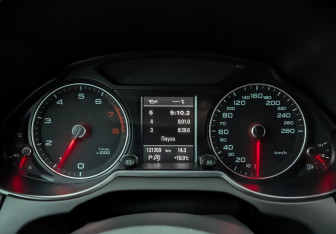 Подержанный автомобиль Audi Q5 2015 года (16 фото)