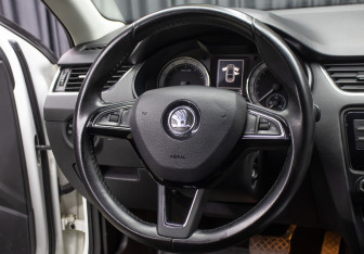 Подержанный автомобиль Skoda Octavia Liftback 2016 года (17 фото)