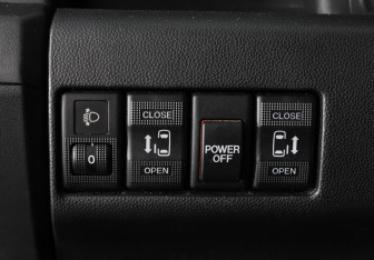 Подержанный автомобиль Mazda 5 2010 года (9 фото)