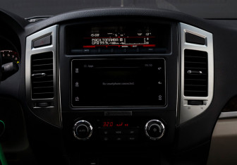 Подержанный автомобиль Mitsubishi Pajero 2020 года (14 фото)