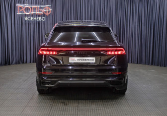 Подержанный автомобиль Audi Q8 2019 года (6 фото)