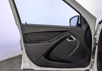 Подержанный автомобиль LADA (ВАЗ) Granta Sedan 2023 года (19 фото)