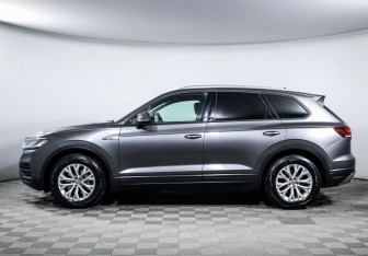 Подержанный автомобиль Volkswagen Touareg 2019 года (8 фото)