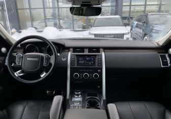 Подержанный автомобиль Land Rover Discovery 2017 года (13 фото)