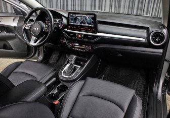 Подержанный автомобиль Kia K3 Sedan 2021 года (11 фото)