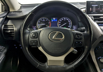 Подержанный автомобиль Lexus NX 2017 года (25 фото)