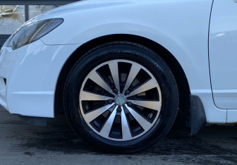 Подержанный автомобиль Honda Civic Sedan 2009 года (9 фото)
