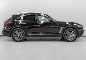 Подержанный автомобиль Infiniti QX70 2013 года (4 фото)