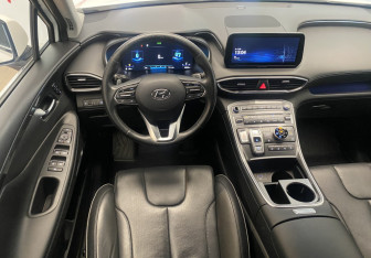 Подержанный автомобиль Hyundai Santa Fe 2021 года (11 фото)