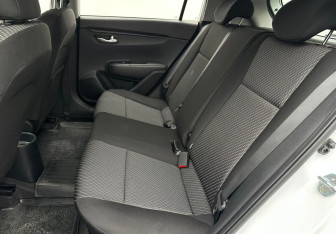 Подержанный автомобиль Kia Rio Sedan 2018 года (10 фото)