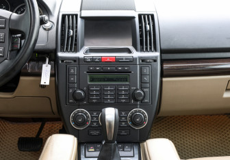 Подержанный автомобиль Land Rover Freelander 2012 года (15 фото)
