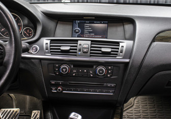 Подержанный автомобиль BMW X3 2012 года (15 фото)