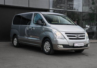 Подержанный автомобиль Hyundai H-1 2016 года (3 фото)