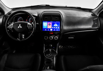Подержанный автомобиль Mitsubishi ASX 2011 года (11 фото)