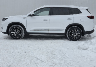 Подержанный автомобиль Chery Tiggo 8 Pro 2022 года (8 фото)