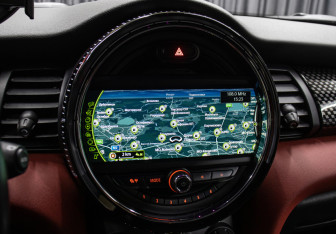 Подержанный автомобиль MINI Hatch 2016 года (20 фото)