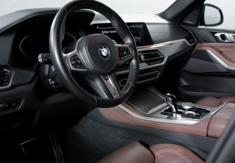Подержанный автомобиль BMW X5 2021 года (14 фото)
