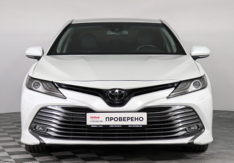 Подержанный автомобиль Toyota Camry Sedan 2019 года (2 фото)