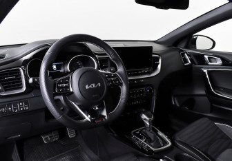 Подержанный автомобиль Kia Ceed Wagon 2021 года (12 фото)