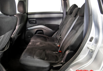 Подержанный автомобиль Mitsubishi Outlander 2008 года (9 фото)