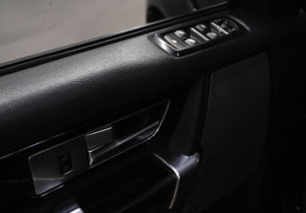 Подержанный автомобиль Land Rover Discovery 2012 года (15 фото)