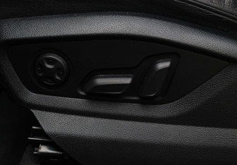 Подержанный автомобиль Audi Q7 2016 года (16 фото)