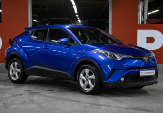 Подержанный автомобиль Toyota C-HR 2019 года (3 фото)