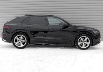 Подержанный автомобиль Audi Q8 2021 года (4 фото)