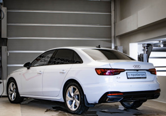 Подержанный автомобиль Audi A4 Sedan 2021 года (6 фото)