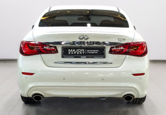 Подержанный автомобиль Infiniti Q70 2018 года (6 фото)