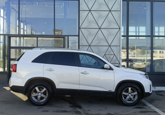 Подержанный автомобиль Kia Sorento 2014 года (4 фото)