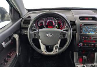 Подержанный автомобиль Kia Sorento 2011 года (22 фото)