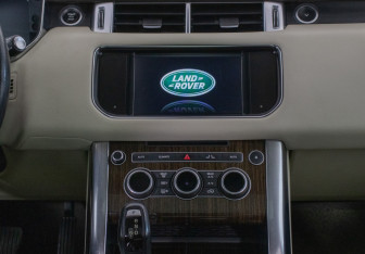 Подержанный автомобиль Land Rover Range Rover Sport 2015 года (16 фото)