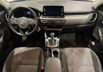 Подержанный автомобиль Kia Seltos 2020 года (10 фото)